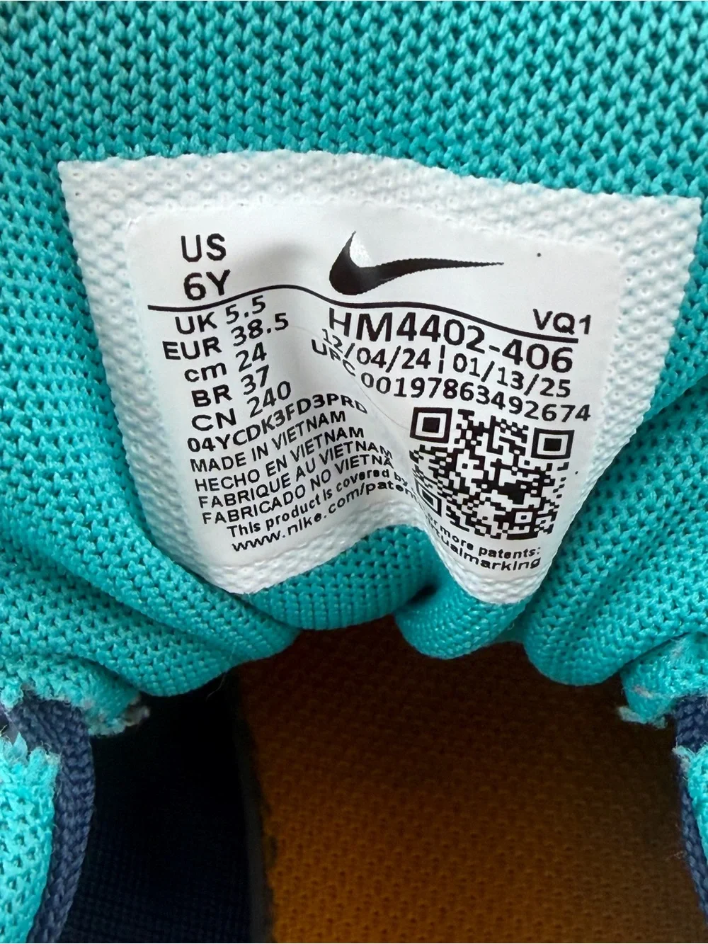 Nike Kids Cosmic Runner -SZ 6Y- Blue White Athletic Running Shoes Sneakers